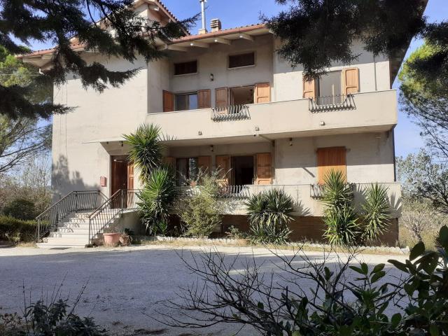 Casa in vendita a Strada, Marche