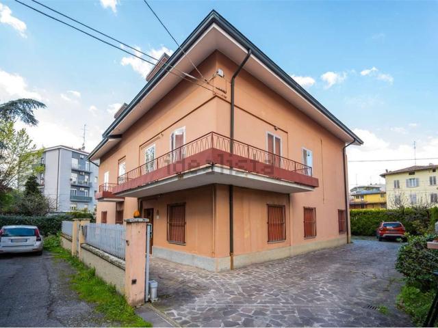 Casa in vendita a Modena, Rosselli
