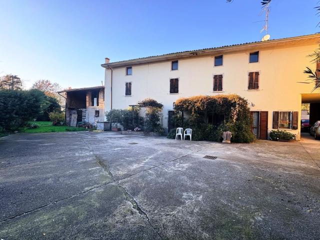 Casa in vendita a Montichiari, Lombardia