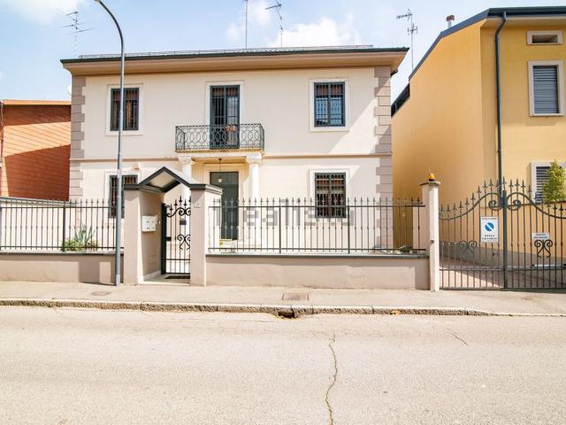 Casa in vendita a Zona Po, Cremona