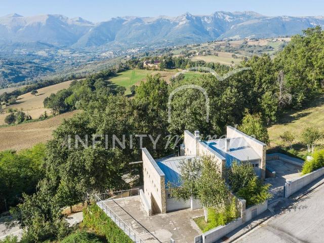 Casa in vendita a Marche, Macerata