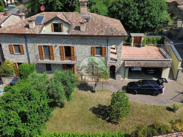 Casa in vendita a Zavattarello, Lombardia