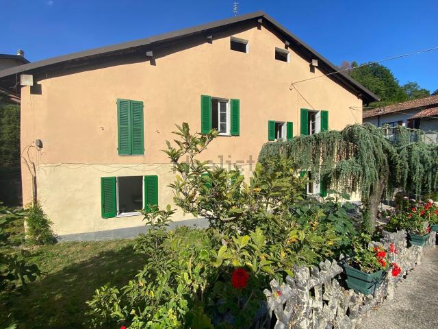 Casa in vendita a Colle Brianza, Lombardia