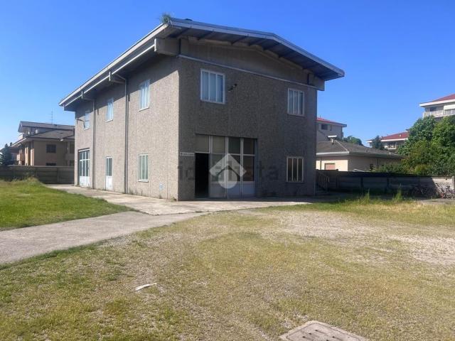 Casa in vendita a Valera, Varedo