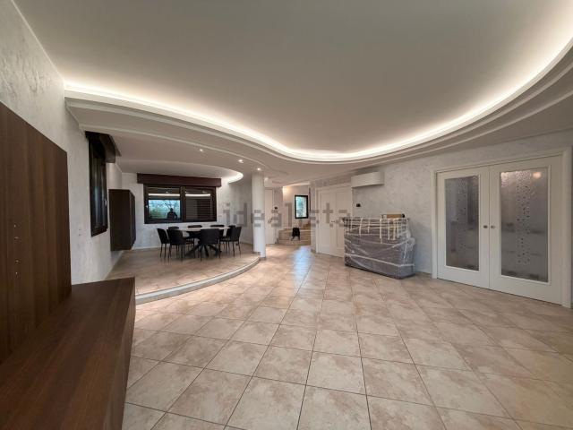 Casa in vendita a Riccione, Reggio Emilia