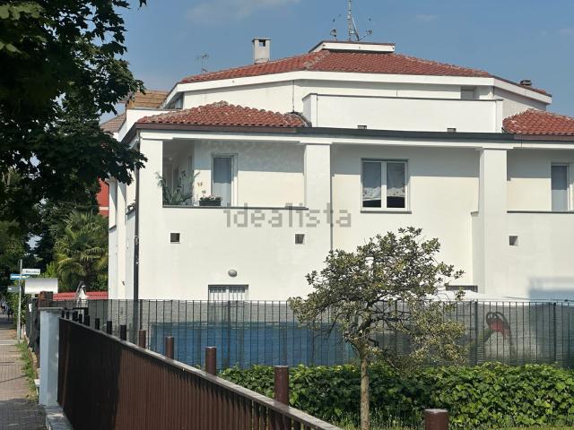 Casa in vendita a Rozzano, Lombardia