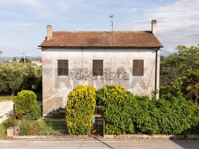 Casa in vendita a Ville, Marche