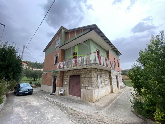 Casa in vendita a Porchiano, Marche