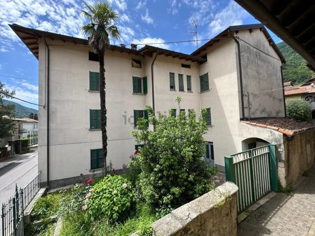 Casa in vendita a Valbrona, Lombardia