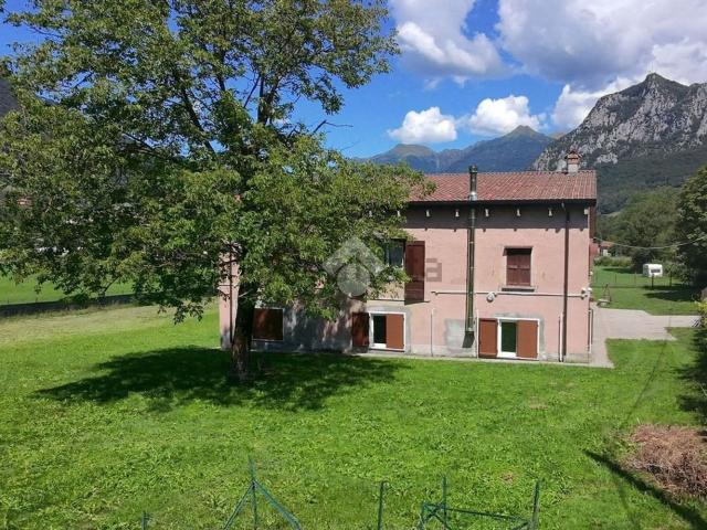 Casa in vendita a Campiano, Barzio