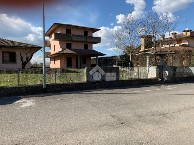 Casa in vendita a Pontoglio, Lombardia