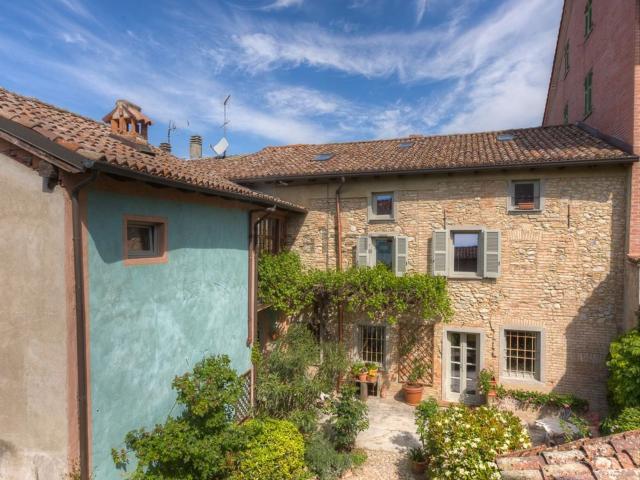 Casa in vendita a Carezzano Superiore, Carezzano