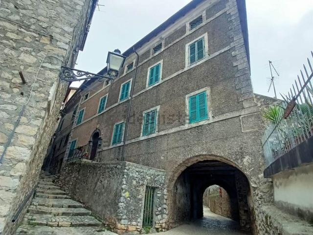 Casa in vendita a Bassiano, Lazio