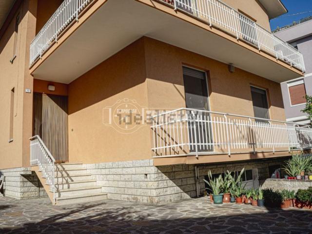 Casa in vendita a Rosciano, Marche