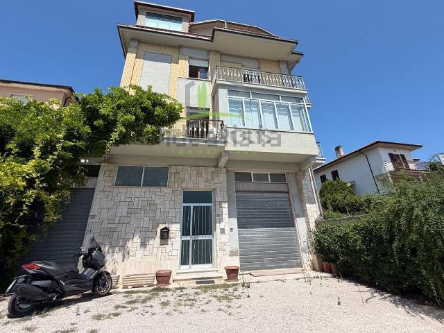 Casa in vendita a Case Orazio, Castignano