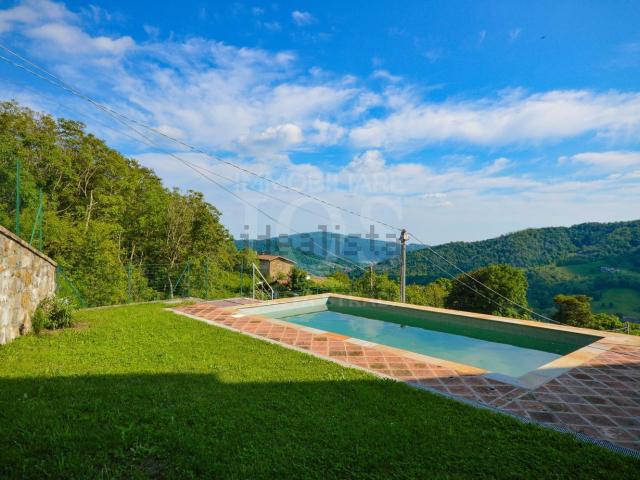 Casa in vendita a Adrara San Martino, Lombardia