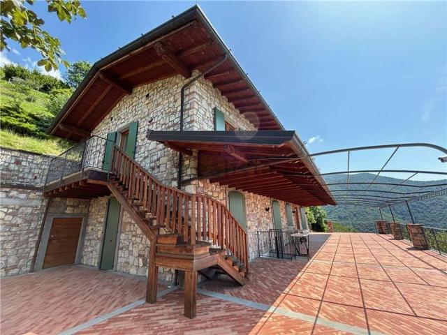 Casa in vendita a Adrara San Martino, Lombardia