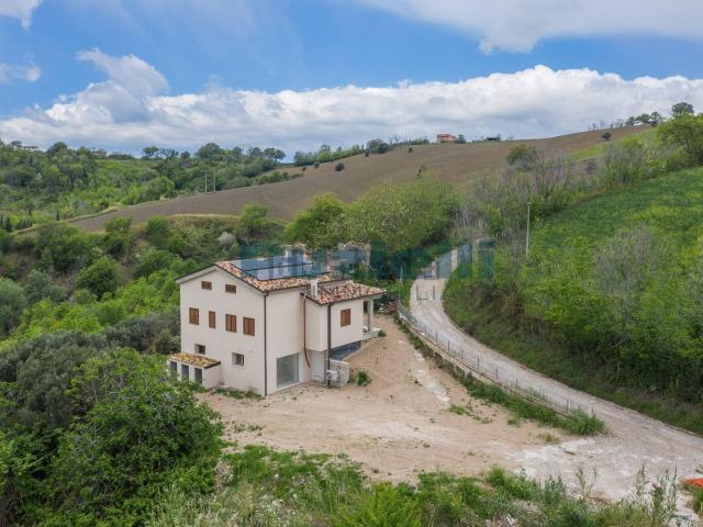 Casa in vendita a Marche, Macerata