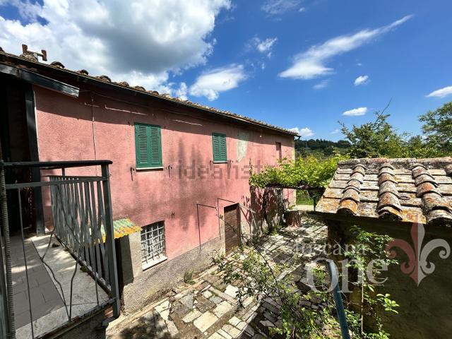 Casa in vendita a Larderello, Toscana