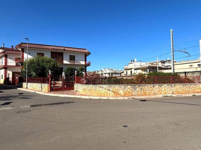 Casa in vendita a Turi, Bari