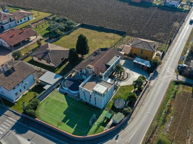 Casa in vendita a Caldogno, Veneto