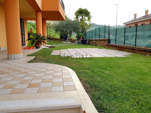 Casa in vendita a Unione dei Comuni della Val Vibrata, Colonnella