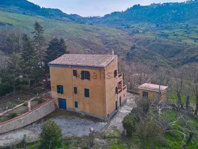 Casa in vendita a Polizzi Generosa, Sicilia