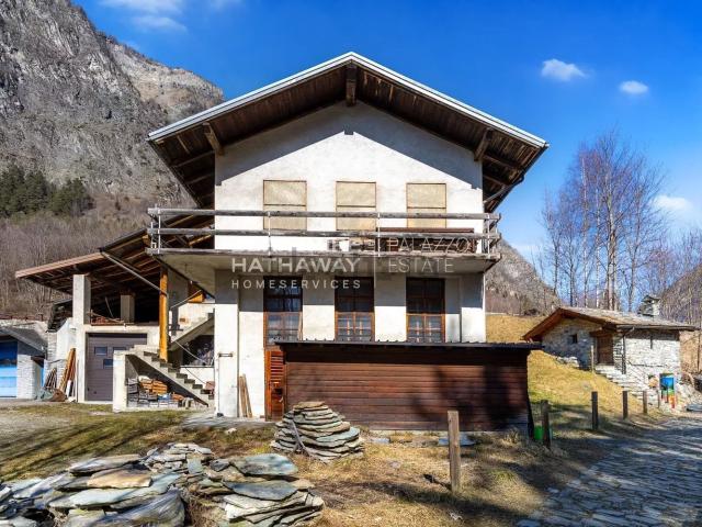 Casa in vendita a Antey Saint André, Aosta