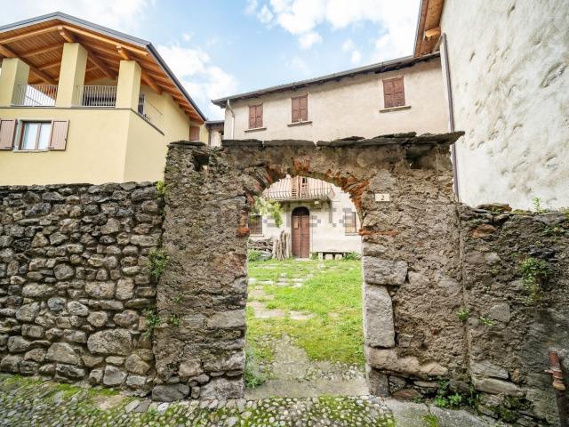 Casa in vendita a Mandello Del Lario, Lombardia