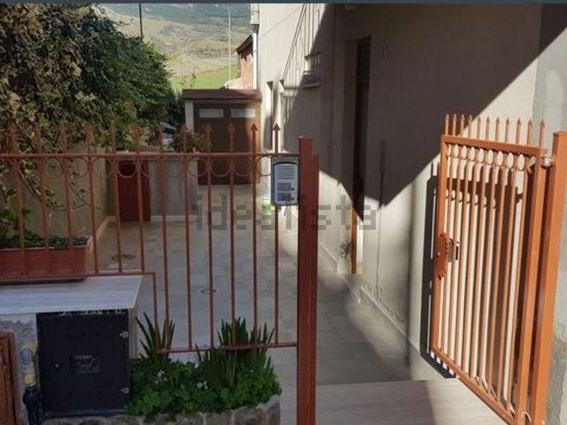 Casa in vendita a Castellana Sicula, Sicilia