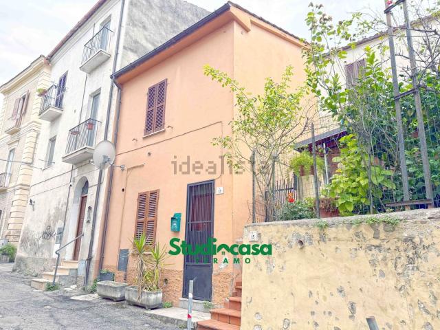 Casa in vendita a Teramo, Abruzzo