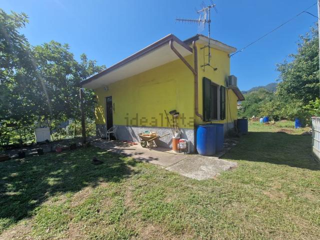 Casa in vendita a Follo, Liguria