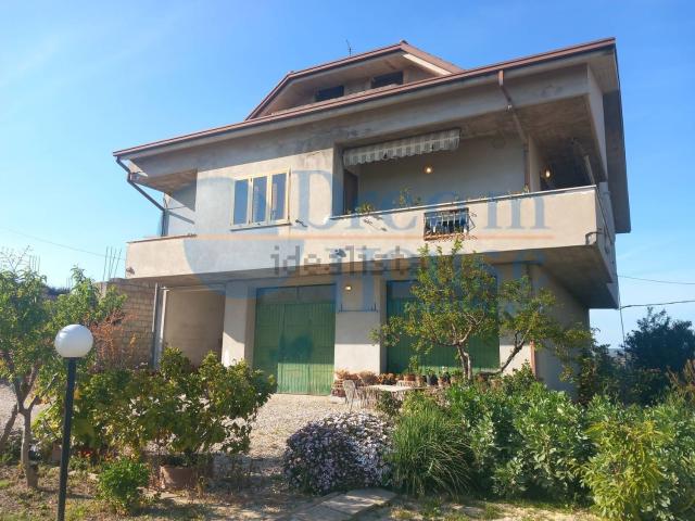 Casa in vendita a Unione dei Comuni della Val Vibrata, Sant'omero