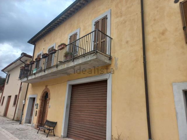 Casa in vendita a Sellano, Umbria