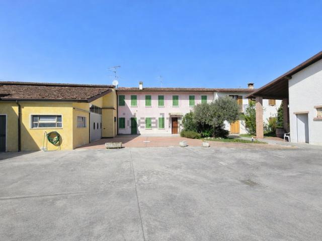 Casa in vendita a Castiglione Delle Stiviere, Lombardia