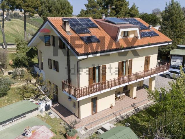 Casa in vendita a Trecastelli, Marche