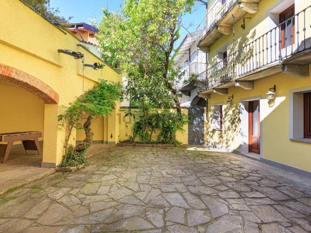 Casa in vendita a Ispra, Lombardia