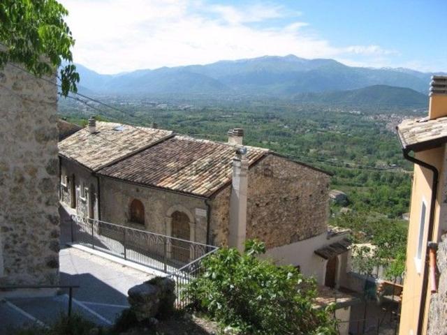 Casa in vendita a Roccacasale, L'Aquila