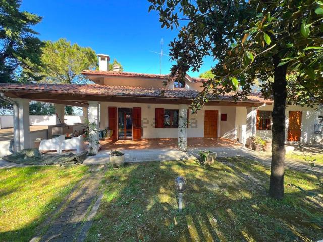 Casa in vendita a Vallefoglia, Marche