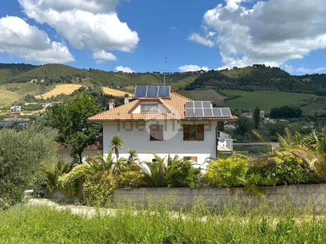Casa in vendita a Zona Industriale Bore Tesino, Marche