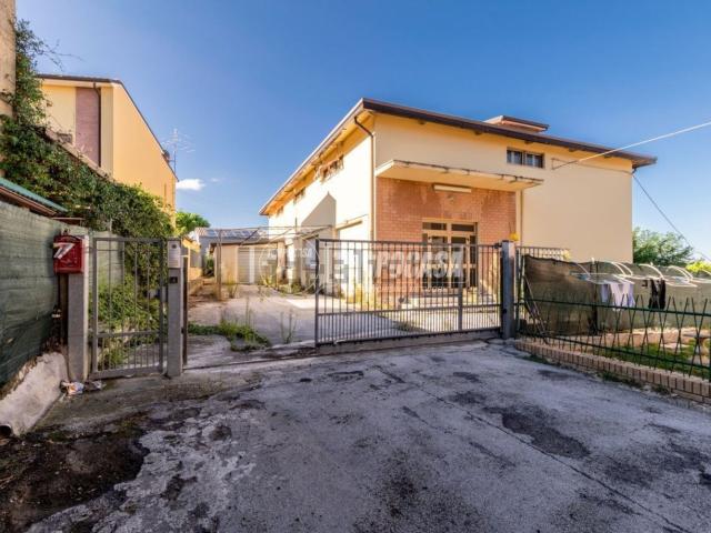 Casa in vendita a Marche, Macerata