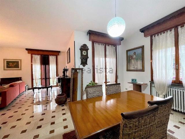 Casa in vendita a Spirito Santo-Orologio, Re