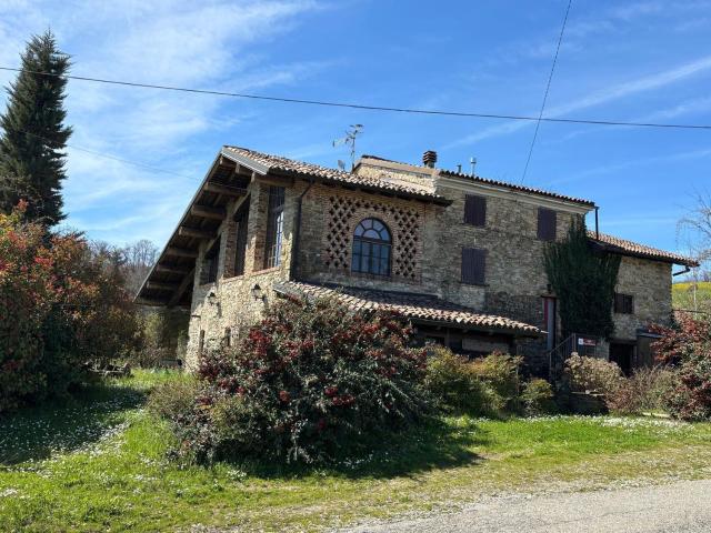 Casa in vendita a Alta Val Tidone, Nibbiano