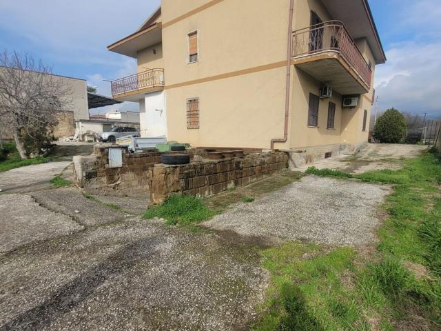 Casa in vendita a Maddaloni, Campania