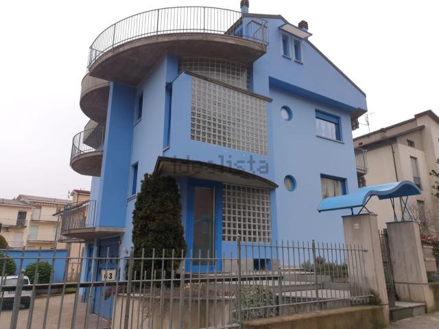 Casa in vendita a Borgo Moretta, Alba