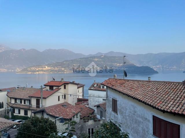 Casa in vendita a Tavernola Bergamasca, Lombardia