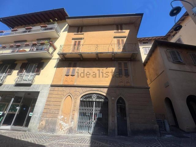 Casa in vendita a Clusone, Lombardia