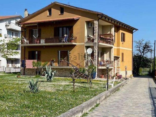 Casa in vendita a Spoleto, Umbria