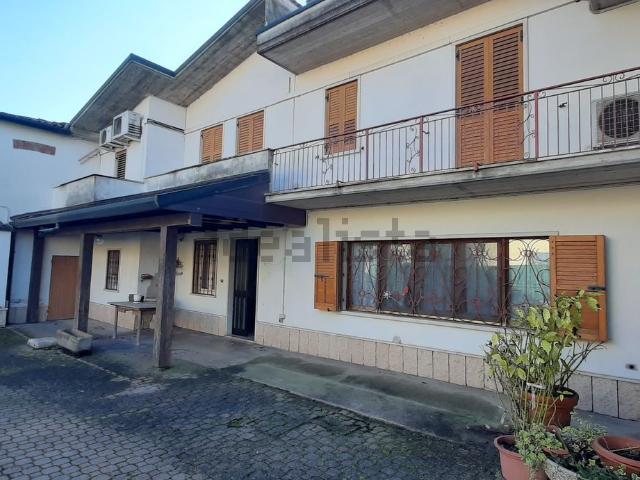 Casa in vendita a Nogarole Rocca, Veneto