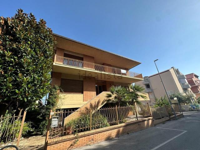 Casa in vendita a Marche, Macerata